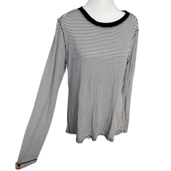 Universal Thread black and white striped essentials top XL - Picture 1 of 5